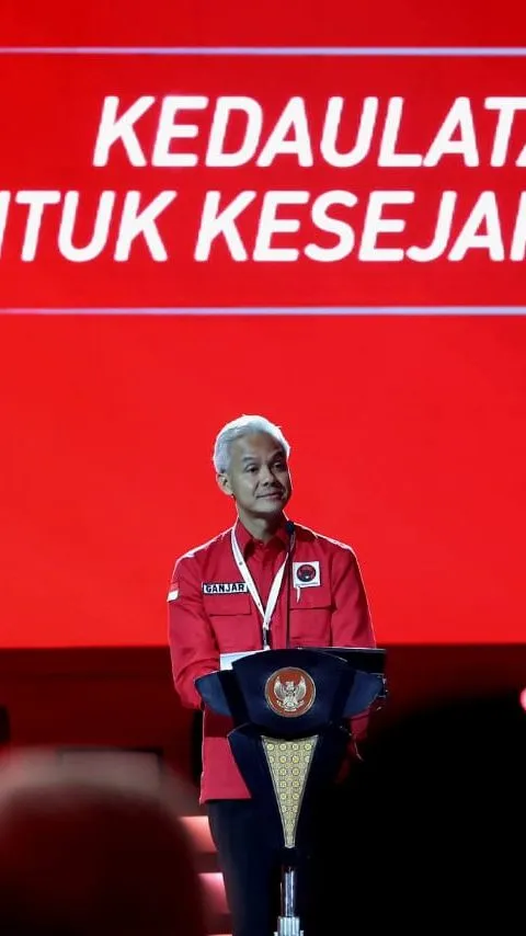 Ganjar Ungkap Pesan Lengkap Jokowi saat Bisik-Bisik di Rakernas PDIP