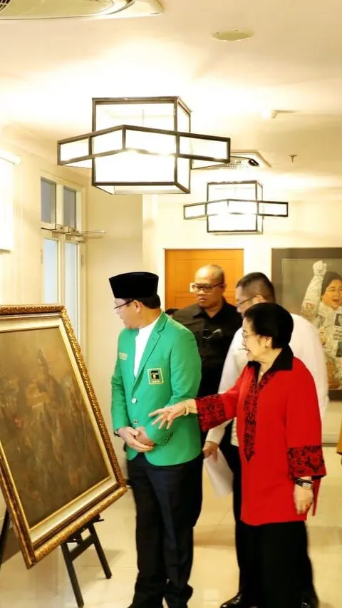 Megawati Ajak Ketum Partai Pendukung Ganjar Berfoto Berlatar Lukisan Bung Karno, Apa Maknanya?