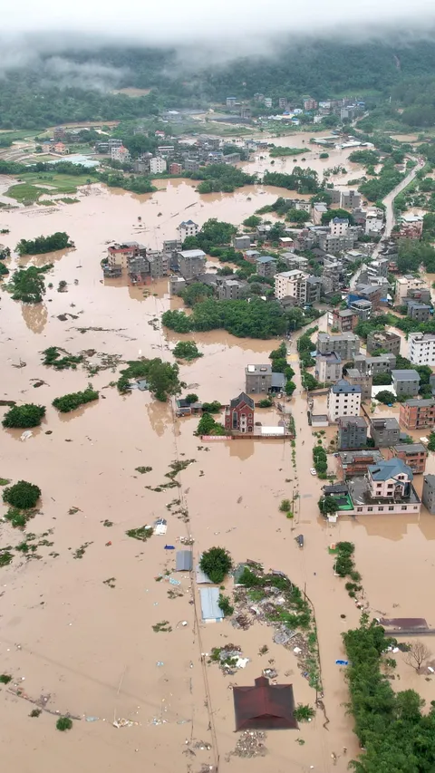 FOTO: Kondisi China Terendam Banjir Parah hingga Sebabkan Kerugian Puluhan Triliun Rupiah