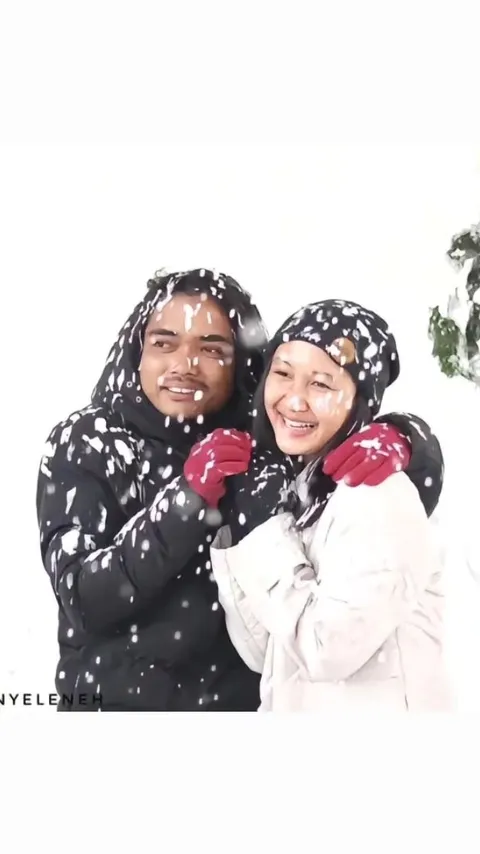 Viral Momen Pasangan Foto dengan Pemandangan Salju, Ternyata Endingnya Tak Terduga