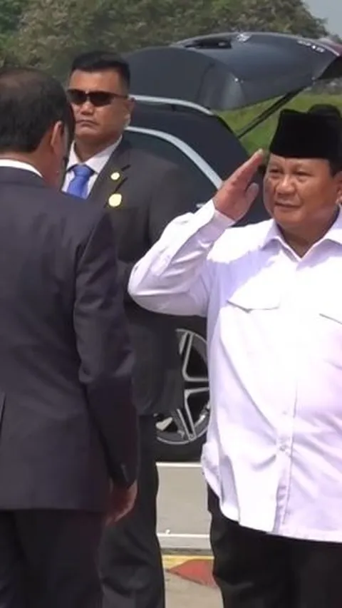 Penuh Hormat, Momen Prabowo Subianto Lepas Keberangkatan Presiden Jokowi ke India