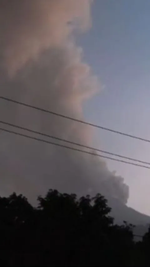 Status Gunung Api Lewotobi Laki-laki di Flores Timur Naik jadi Siaga, PVMBG Keluarkan Imbauan Ini