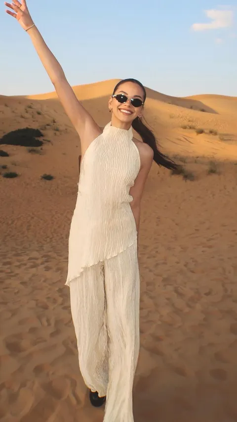 Potret Alyssa Daguise Mantan Pacar Al Ghazali Pose di Gurun Pasir Dubai, Netizen 