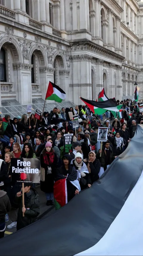 VIDEO Pagar Gedung Putih Bergoyang Digedor Ribuan Demonstran Pro Palestina