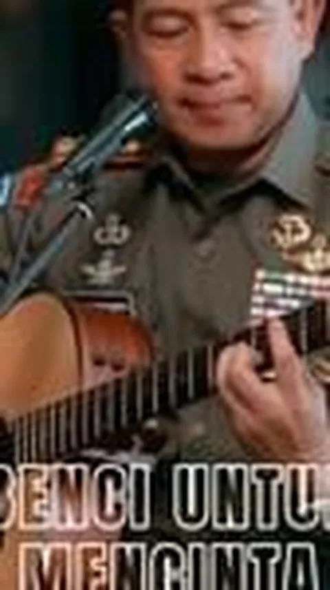 VIDEO: Musisi Berpangkat, Penampilan Panglima TNI Petik Gitar Nyanyi 