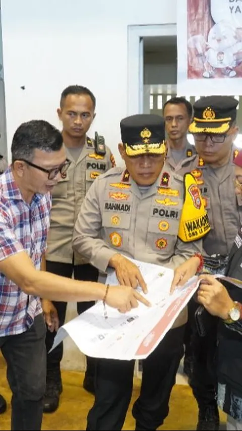 Wakapolda Riau Pantau Pelipatan Surat Suara di Kampar, Pastikan Keamanan Pemilu 2024