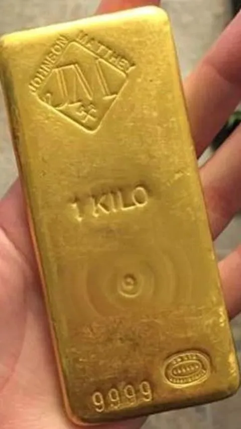 Tukang Ledeng Temukan Emas Batangan Seberat 1 Kilogram Saat Bongkar Kamar Mandi, Nilainya Mencengangkan
