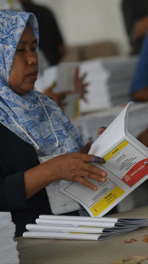 Ratusan Eksemplar Surat Suara Pemilu di Bekasi Rusak