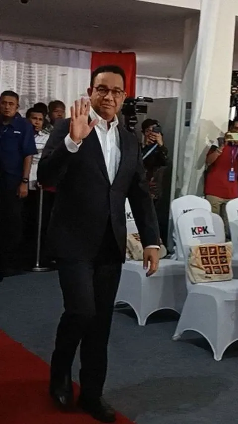 VIDEO: Detik-Detik Anies Turun Panggung Salami Prabowo saat Acara di KPK