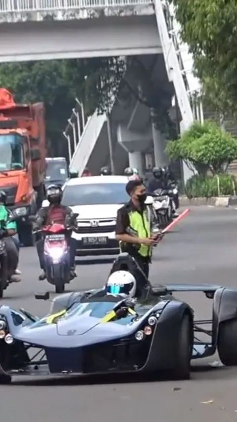 Viral Mobil "F1" Kedapatan di Jalan Raya Jakarta, Begini Penampakannya yang Curi Perhatian