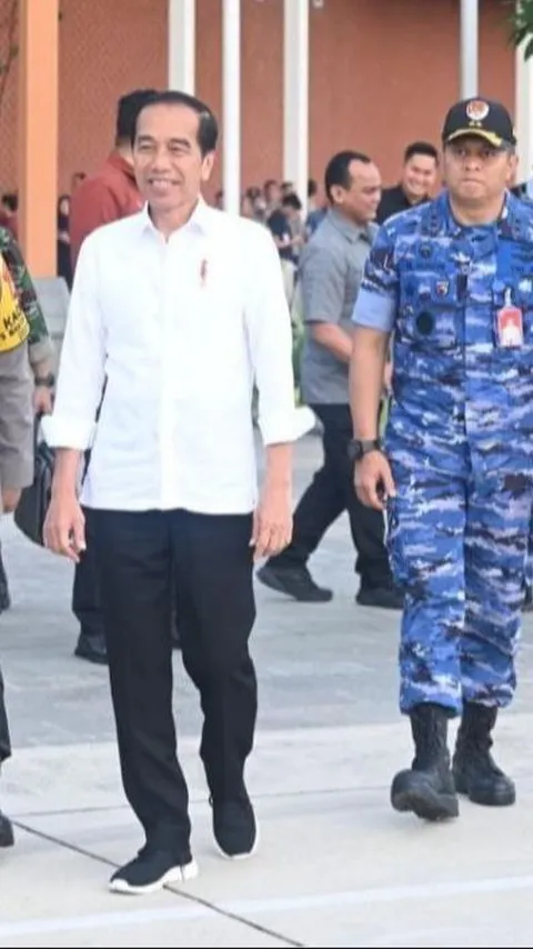 VIDEO: Jokowi Ngaku Kaget Lulusan S2 & S3 RI di Bawah 1 Persen Kalah dari Malaysia