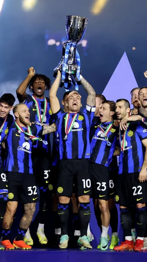 FOTO: Euforia Inter Milan Angkat Trofi Juara Piala Super Italia 2023/2024, Lautaro Martinez Memang Layak Jadi Pahlawan