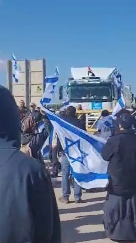 Warga Israel di Perbatasan Halangi Puluhan Truk Bantuan Masuk ke Gaza