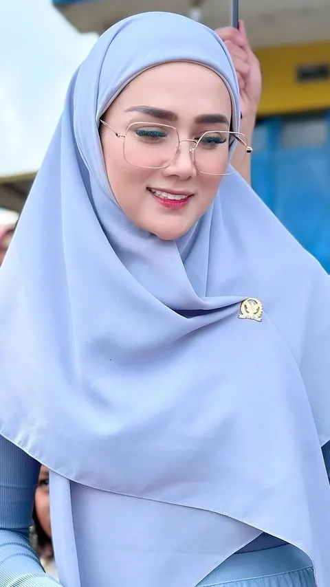 Potret Outfit Anggun Mulan Jameela Saat Kampanye, Selalu Kenakan Hijab Lebar