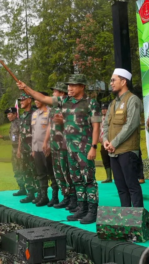 Momen Kebersamaan Panglima TNI & Jenderal Maruli Simanjuntak, Ada Sosok Pria Berjenggot Berpeci Putih Jadi Sorotan