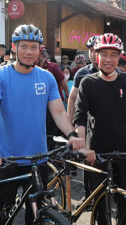 Momen Jokowi dan AHY Gowes Sepeda Keliling Alun-Alun dan Makan Gudeg di Yogyakarta
