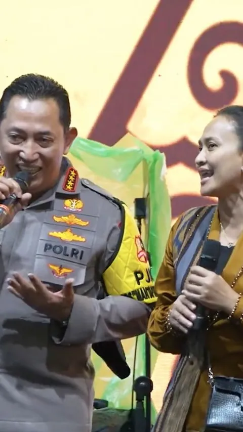 ⁠Kapolri Asyik Konser Bareng Ndarboy Genk Bikin para Jenderal Polisi Santuy Joget, Penampilan Sang Istri Ramai Jadi Sorotan