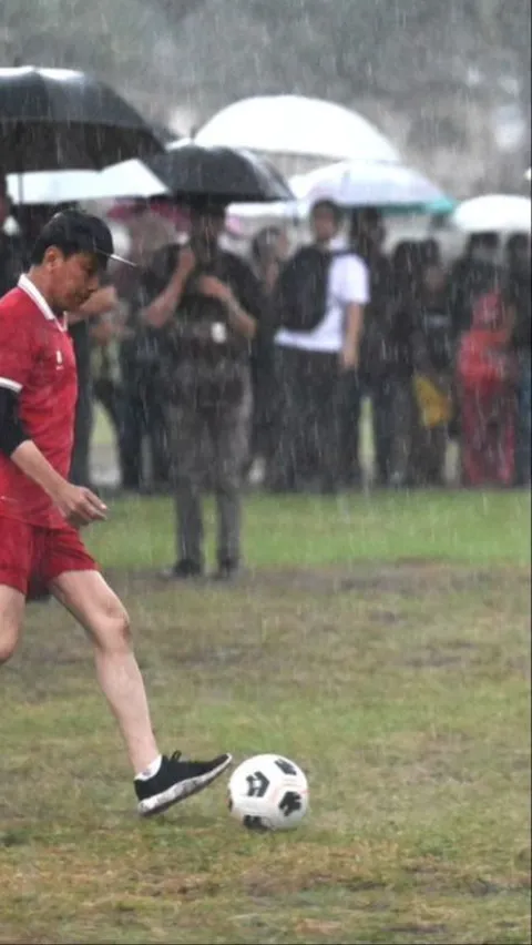 Main Bola Bareng Kaesang, Jokowi Dinilai Ingin Menujukkan Bagian dari PSI