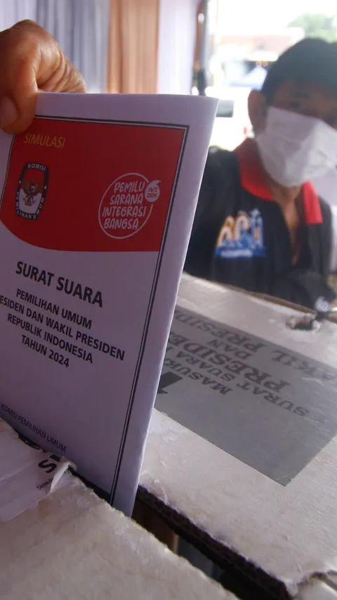 FOTO: Melihat Simulasi Pemilu 2024 yang Diikuti Ratusan Warga di TPS 16 Sukarasa, Tangerang