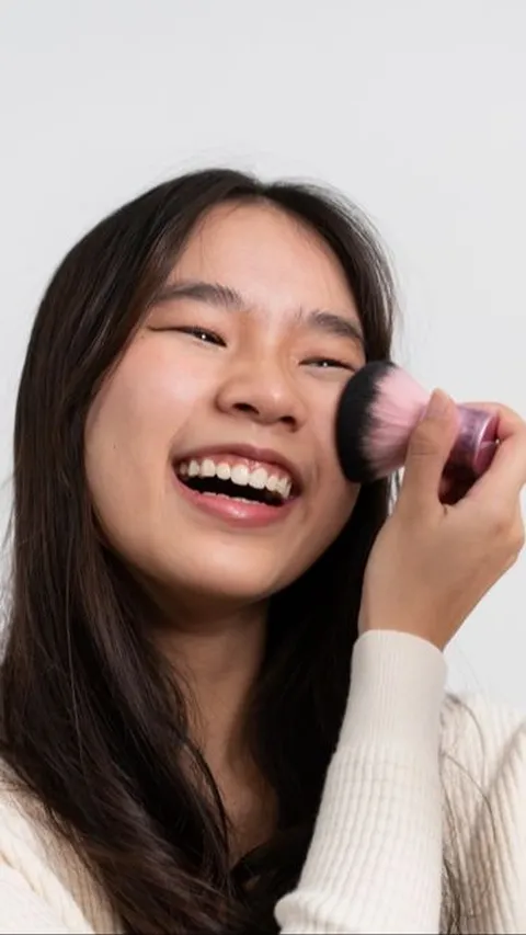 Terkesan Natural Beauty, Inilah 5 Produk Make Up yang Bisa Digunakan Anak Sekolah