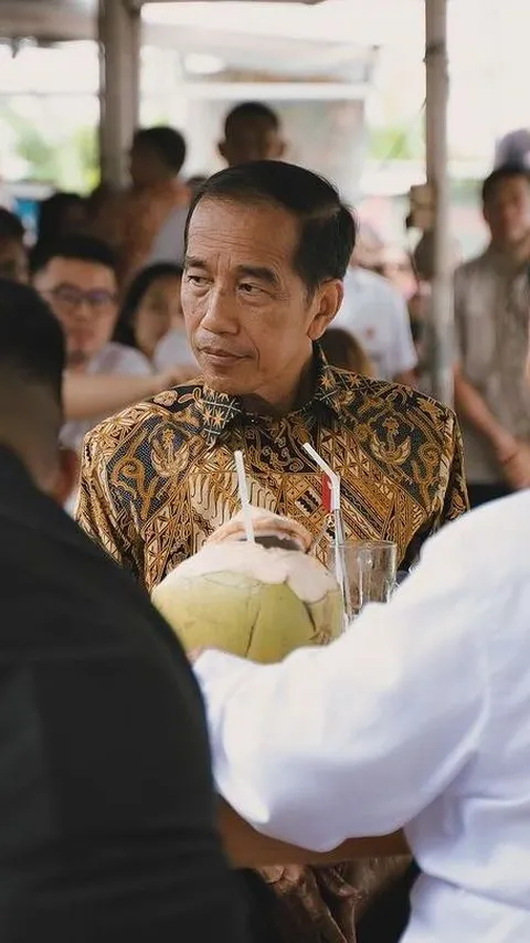 Jokowi & Prabowo Buka-bukaan Obrolan Politik Makan Bakso Bareng