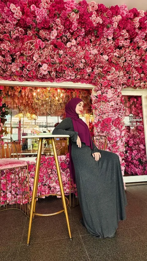 Didoakan Istiqomah, ini 10 Potret Cantik Zaskia Gotik dalam Balutan Busana Hijab Bikin Pangling