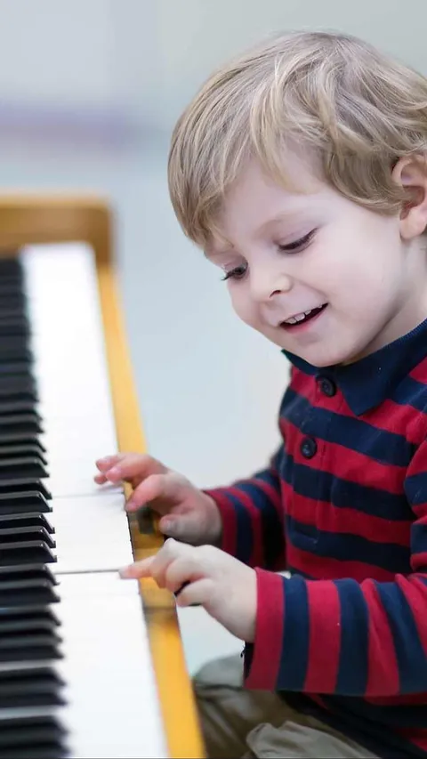 Manfaat Bermain Alat Musik bagi Anak, Bantu Kembangkan Kognitif si Kecil