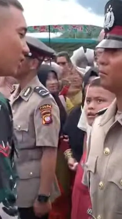 Tangis dan Haru, Momen Anggota TNI Tinju Perut Sang Adik Polisi Usai Pelantikan di SPN Polda Kalbar Singkawang