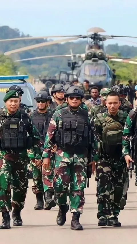 ⁠Pakai Rompi Anti-Peluru, Letjen TNI Saleh Sampai Tembus Hutan Sapa Pasukan Pandawa Kostrad