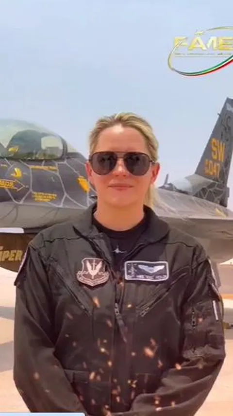 Sosok Cantik Pilot Tempur Wanita AS, Terbangkan F16 Meliuk-Liuk di Angkasa Bikin Deg-degan