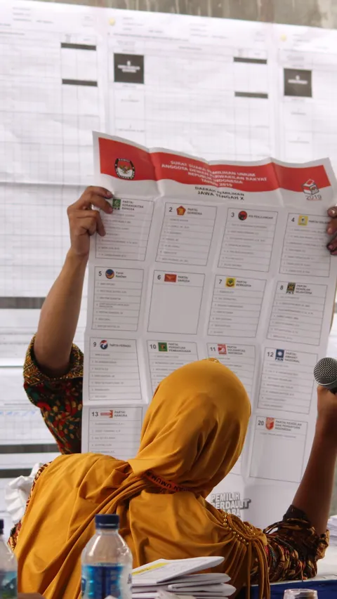Pemilu Kian Dekat, Surat Suara Mulai Didistribusikan, Dikawal Ketat Polisi Bersenjata