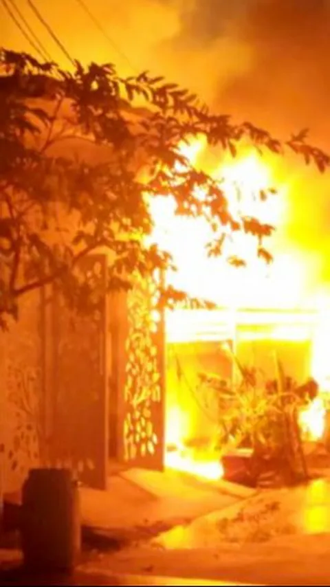 Rumah di Makassar Terbakar saat Penghuni Tidur Lelap, Bocah 6 Tahun Meninggal dan Ayahnya Terluka