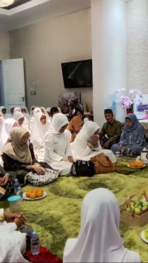Mertua Kaesang Gelar Doa Bersama untuk Kemenangan Prabowo-Gibran