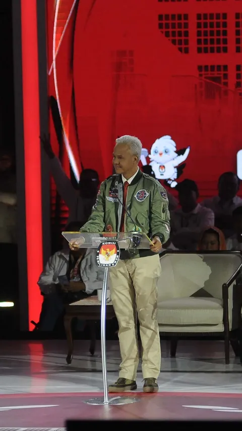 VIDEO: Ganjar Tegas ke Prabowo soal Beli Alutsista: No Utang No Usang