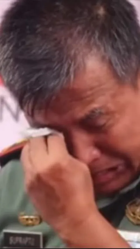 Berseragam Lengkap, Letkol TNI Menangis Tersedu-sedu di Depan Banyak Orang Gara-gara ini