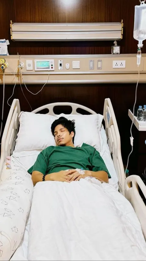 Kondisi Terkini Atta Halilintar Usai Jalani Operasi, Masih di Rumah Sakit Ditemani Keluarga Tercinta