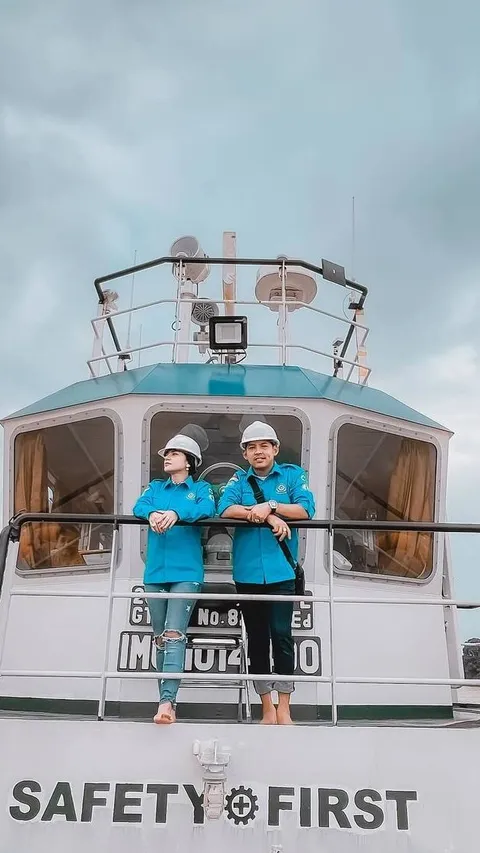Gokil! Potret Kapal Terbaru Ko Apex Kekasih Dinar Candy yang Tajir Melintir Sampai Dijuluki Sultan Tongkang