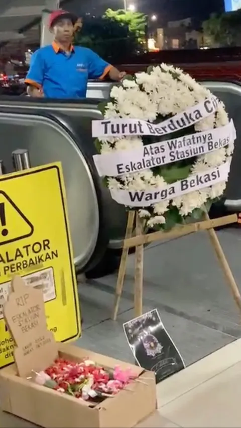 100 Hari Eskalator Stasiun Bekasi Mati, Penumpang Gelar Aksi Tabur Bunga