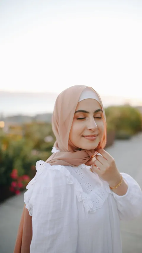 Wujudkan Rambut Hijab Sehat dan Kuat, Ini 4 Perawatan yang Bisa Dilakukan!