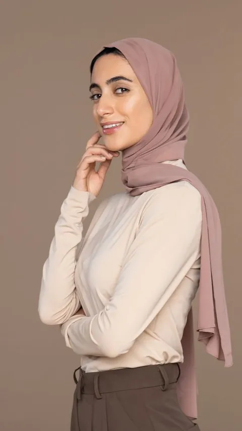 Bikin Tetap Awet dan Nggak Gampang Koyak, Ternyata Begini Cara Mencuci Hijab yang Benar