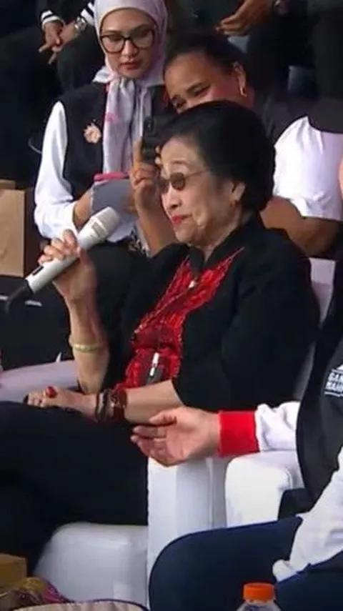 VIDEO: Pedangdut Nassar Ajak Megawati Nyanyi & Bergoyang di Kampanye Akbar Ganjar