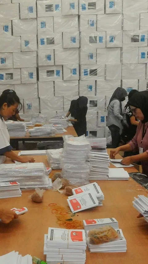 Viral Pesan Berantai Sebut Surat Suara di Kepulauan Sangkarrang sudah Tercoblos 02, KPU Makassar Pastikan Hoaks