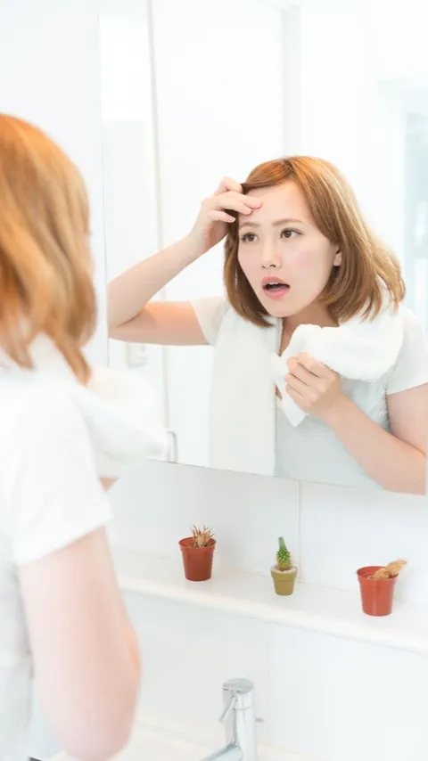 5 Kebiasaan Pakai Skincare yang Ternyata Malah Bikin Jerawatan, Ada yang Sering Kamu Lakukan?