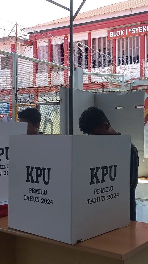 Carut Marut Pelaksanaan Pemilu di Makassar: Logistik Terlambat ke TPS hingga Kotak Suara Tak Tersegel
