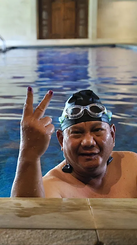 VIDEO: Gaya Prabowo Berenang Usai Nyoblos & Bicara Santai Nasib Masa Depan: Saya Tidak Takut!