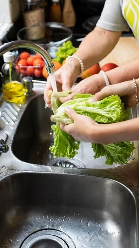 Cuci Buah dan Sayur dengan Satu Bahan Ini untuk Hilangkan Residu Pestisida