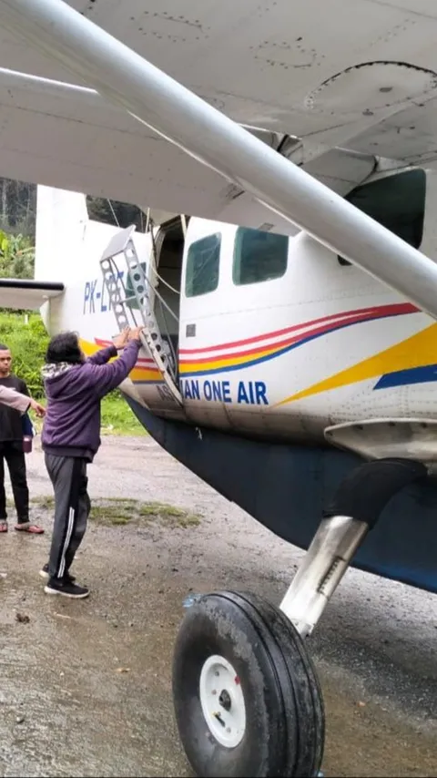 Penampakan Pesawat Caravan Asia One Air yang Ditembaki OTK