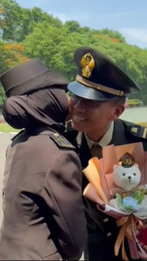 Jadi Anggota TNI-Polri, Ayah & Putrinya Punya Pangkat Sama-sama Perwira Selevel