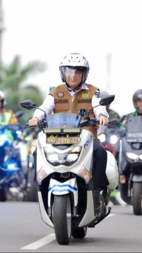Naik Motor Sambangi TPS, Pj Gubernur Sumsel Fatoni Pastikan Tak Ada Gangguan Keamanan