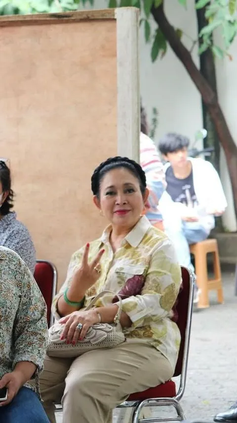 Titiek Soeharto Kedatangan Tamu Spesial, Bukan Prabowo tapi Sosok Viral karena Pose Unik
